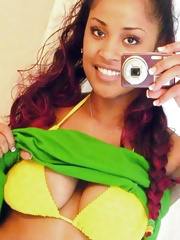 Amateur black girl show tits erotic photos