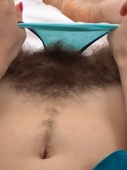 Hairy amateur girl suck penis erotic photos